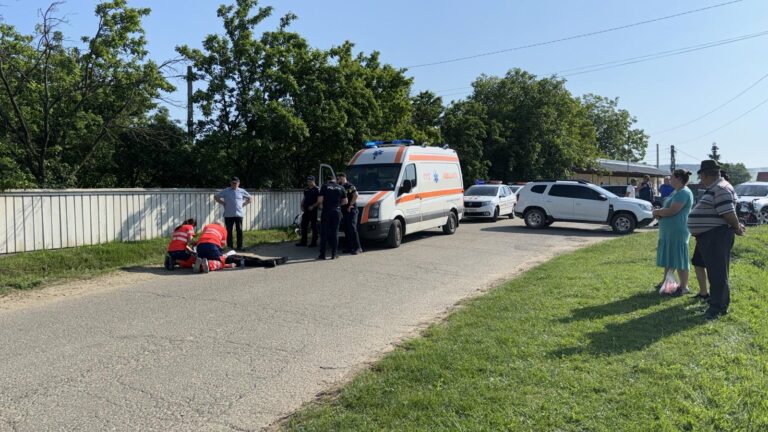 Tragedie în centrul comunei Mitocu Dragomirnei. Un bărbat de 49 de ani a murit pe marginea drumului