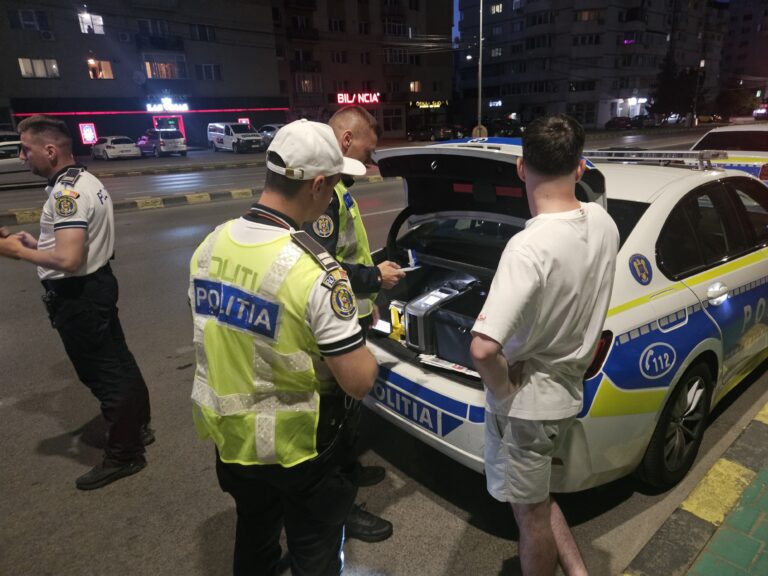 Un tânăr drogat cu metamfetamină a fost depistat de polițiștii suceveni în zona Metro
