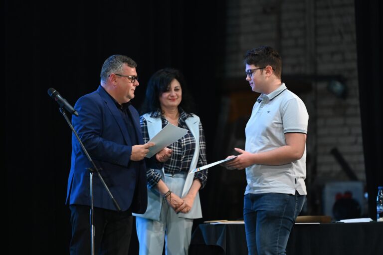 Consiliul Județean Suceava a premiat astăzi 359 de elevi și 28 de profesori pentru rezultatele obținute la olimpiadele școlare în anul școlar 2023–2024