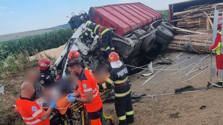 Accident produs în Pasul Mestecăniș de șoferul unui TIR, care a adormit la volan