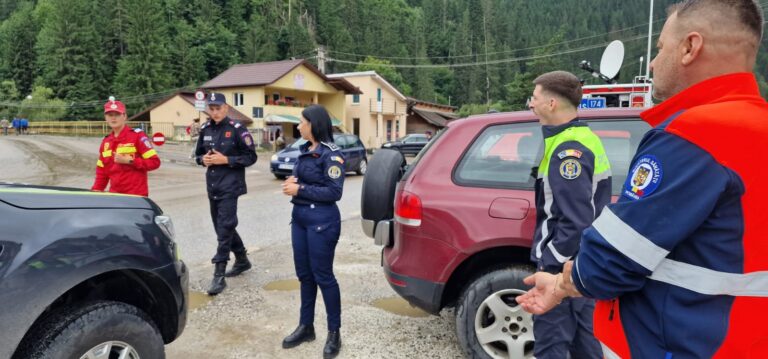 Polițiștii din cadrul Biroului pentru Protecția Animalelor Suceava sunt în teren pentru monitorizarea situațiilor de risc în care se află animalele domestice din zona Broșteni – Frasin