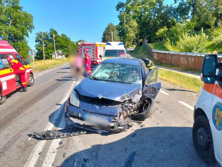 Două persoane au fost rănite la Drăgușeni după ce o șoferiță s-a angajat într-o depășire neregulamentară