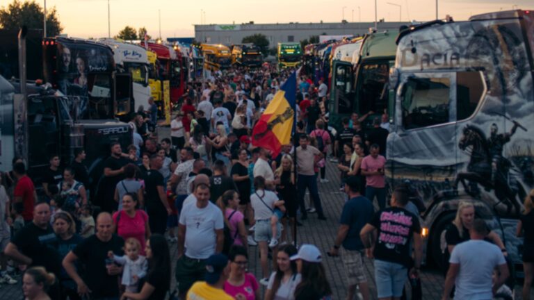 Truck Show România 2025 transformă Dorna Candrenilor în capitala camioanelor tunate: „Truck Show România înseamnă nu doar adrenalină și spectacol, ci și dezvoltare turistică, promovarea Bucovinei și a spiritului nostru ospitalier”