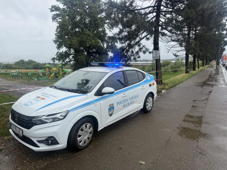 Primăria Suceava a restricționat accesul în zona de agrement situată pe malul râului Suceava, în zona Bazar, din cauza creșterii debitului și nivelului apei