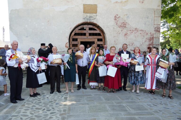 15 cupluri de aur ale comunei Baia au fost celebrate la Festivalul „Baia, file de poveste”: „Familia sprijină și este temelia comunității noastre”