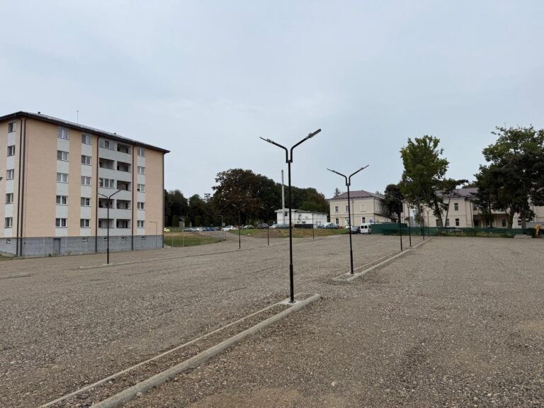O parcare provizorie cu 220 de locuri a fost amenajată în curtea Spitalului Vechi