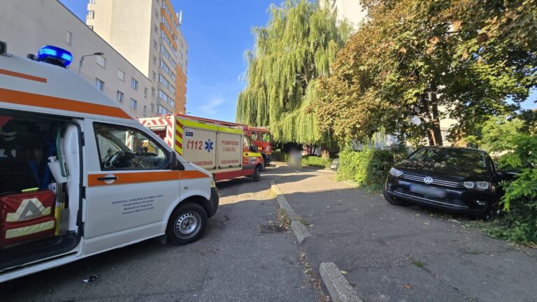 O familie cu doi copii a fost spulberată pe un trotuar din cartierul Obcini de un șofer care a încurcat frâna cu accelerația