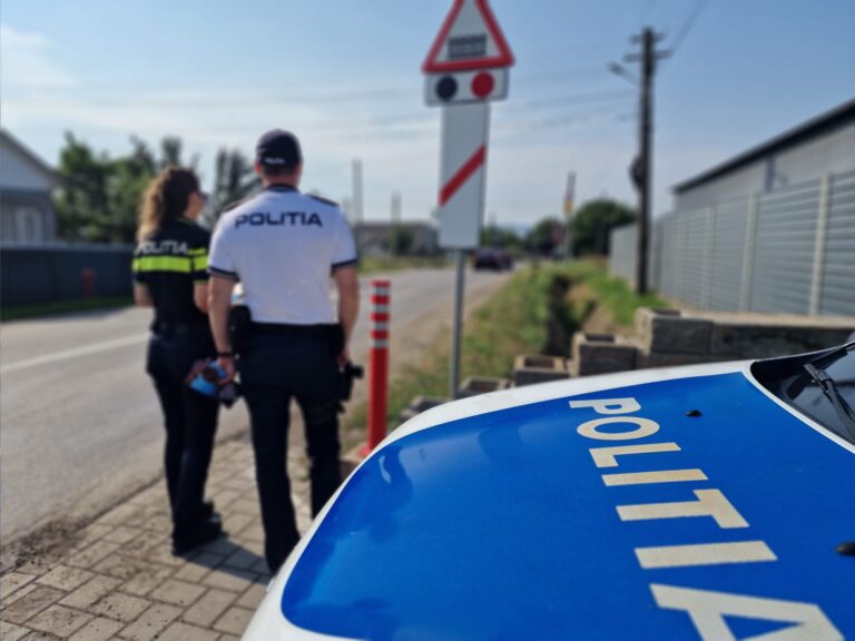 Amenzi de peste 15.000 de lei date de polițiștii suceveni în urma unei acțiuni desfășurate pentru prevenirea accidentelor rutiere în zona căilor ferate