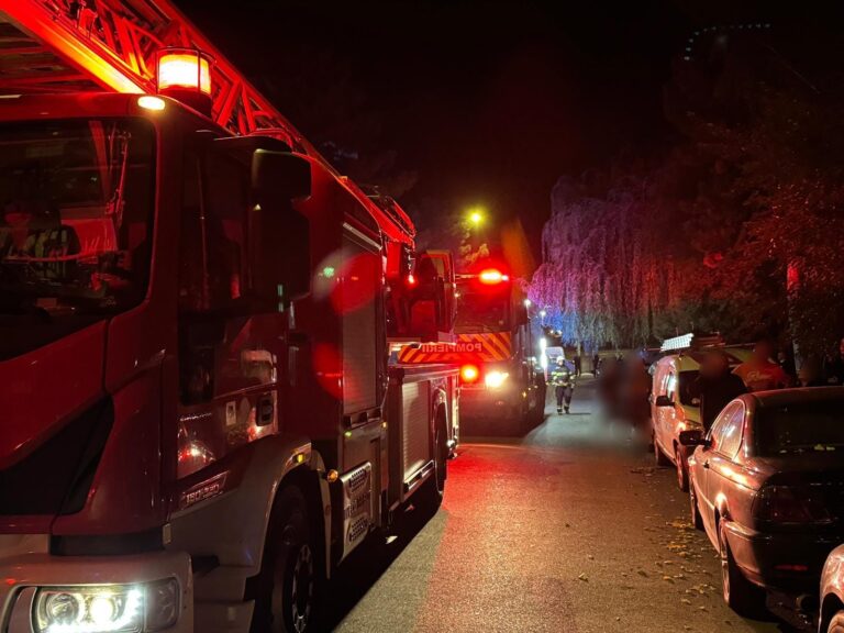 Panică într-un bloc din Burdujeni după ce un apartament a fost cuprins de flăcări. Toți locatarii au fost evacuați
