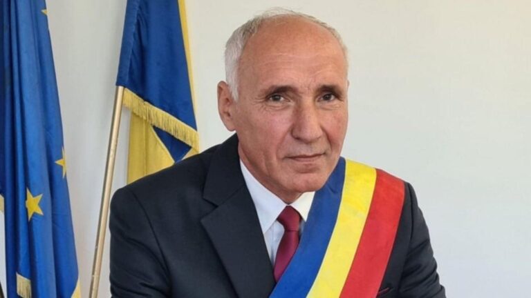 Primarul din Preutești, implicat într-un accident la Fălticeni. Edilul Ion Vasiliu, fost colaborat al Securității, era băut la volan