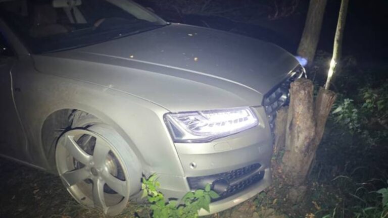 Cursă nebună pe străzile din Rădăuți. Un șofer băut și cu permisul suspendat a fost prins de polițiști după o urmărire ca-n filme