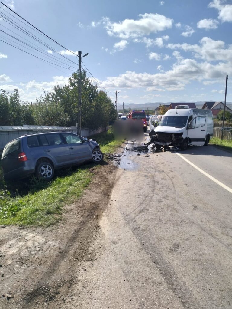 Accident cu cinci răniți produs de un șofer beat turtă, la Cornu Luncii