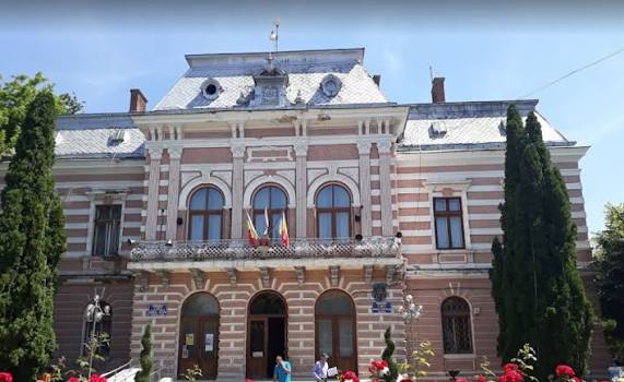 USR Fălticeni avertizează asupra unui precedent urbanistic periculos: „Blocuri între case – o schimbare de paradigmă pentru oraș”