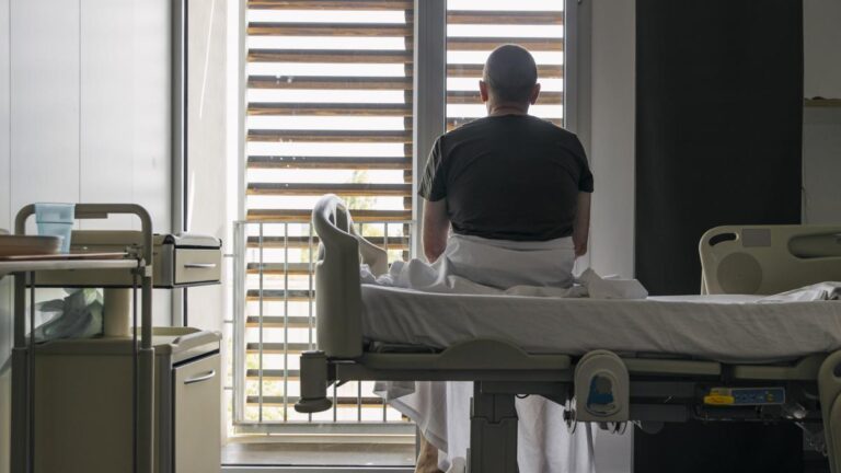 O armată de polițiști a fost pusă pe drumuri de un pacient care a fugit din Spitalul Clinic Județean Suceava