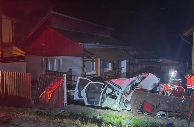 Un câmpulungean a murit după ce a pătruns cu mașina pe contrasens și s-a izbit într-o dubă, la Molid