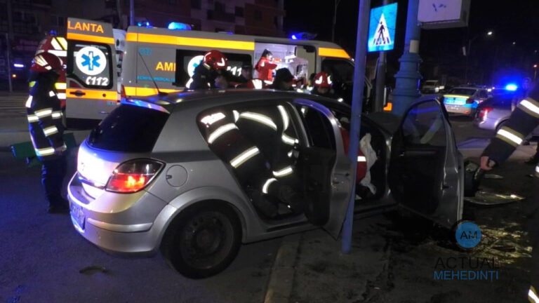 Trei persoane au ajuns la spital după ce o șoferiță a pierdut controlul volanului și a lovit un stâlp pe o stradă din Burdujeni