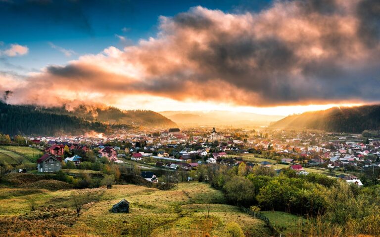Turism pe chituci în Bucovina. Suceava, pe primul loc la prăbușirea turismului românesc în vara 2025