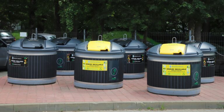Asociațiile de proprietari din Suceava câștigă prima rundă în instanță. Tribunalul blochează noile reguli de taxare la gunoi impuse de Primărie, iar cosirea spațiilor verzi nu mai pică în cârca asociațiilor de proprietari