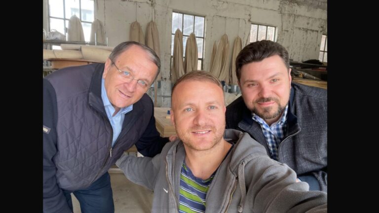 Reacția lui Daniel Bodnar la atacul lansat de primarul Bogdan Loghin de la Rădăuți, care l-a acuzat de șantaj: „În momentul în care am aflat de întâlnirile secrete de la toaleta mănăstirii, fiind și locul în care se împărțeau șpăgile, am rupt orice legătură cu el”