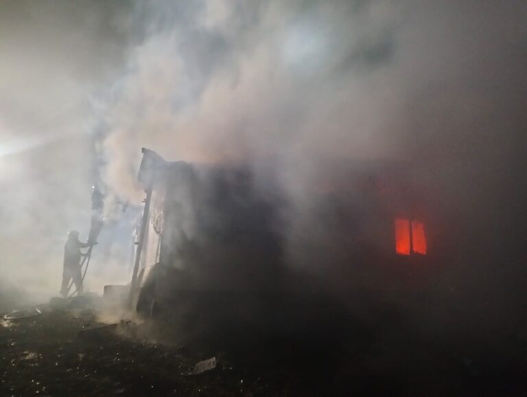 O casă din Gulia a luat foc de la un frigider defect