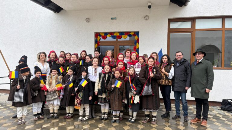 Ziua Bucovinei și Ziua Națională a României au fost marcate în cadrul unui eveniment deosebit organizat la Școala Gimnazială Vatra Moldoviței: „Sărbătorim cu respect trecutul, ne bucurăm de prezent și privim cu încredere spre viitor”