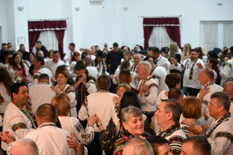 Balul Gospodarilor din Valea Moldovei. O noapte de sărbătoare și voie bună în a treia zi de Crăciun: „Balul Gospodarilor este mai mult decât o petrecere. Este un prilej de întâlnire pentru comunitatea noastră, de întărire a legăturilor dintre oameni și de celebrare a muncii și tradițiilor locale”