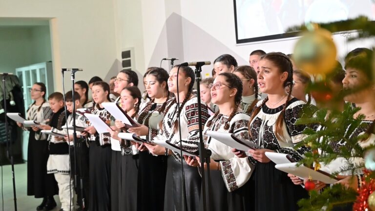 Prima ediție a Concertului de colinde de la Frumosu a reunit coruri din județ și comunitatea locală: „Ne dorim ca acest concert de colinde să fie mai mult decât un eveniment punctual, ci începutul unei frumoase tradiții pentru comunitatea noastră”
