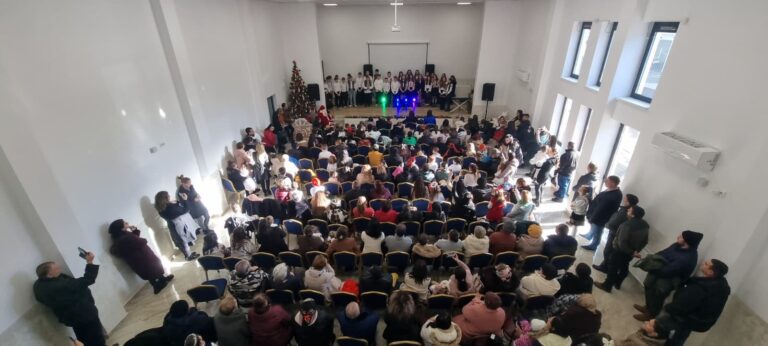 Crucea și-a deschis sufletul de sărbătoare. Colinde, emoție și un nou început pentru comunitate, la inaugurarea Căminului Cultural: „Am inaugurat un Cămin Cultural modern, care va deveni un punct de reper pentru viața culturală și educațională a comunității noastre”