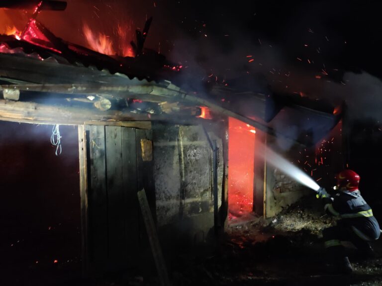 Incendiile provocate de coșurile de fum necurățate continuă la Mitocu Dragomirnei. Primarul Radu Reziuc: „E mult mai ușor și mai ieftin să previi decât să reconstruiești”