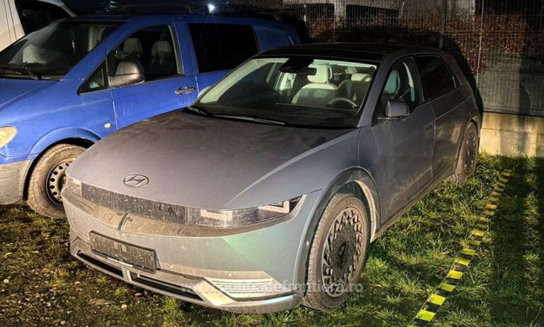 O mașină furată din Germania a fost găsită de polițiștii de frontieră la Vicovu de Sus