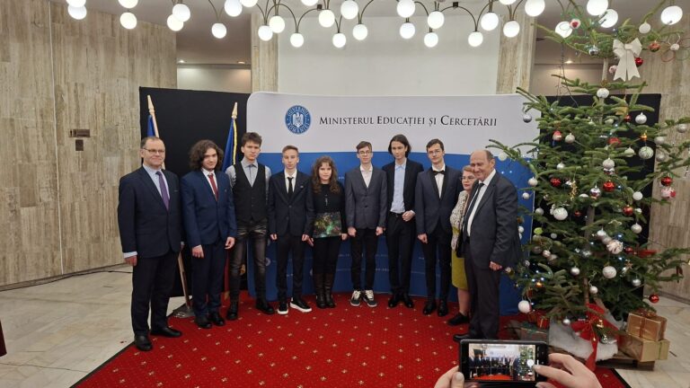 Elevii suceveni, care au obținut rezultate remarcabile la olimpiadele internaționale, au fost premiați la Gala Ministerului Educației 2025