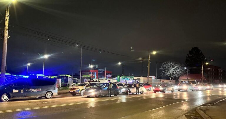 Razie de amploare în Suceava și comunele limitrofe. Peste 50 de polițiști au controlat aproape 400 de mașini și au dat amenzi în valoare de peste 85.000 de lei