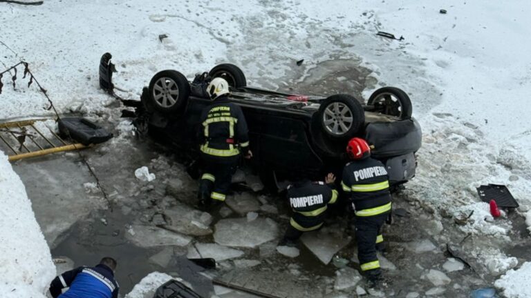 Un băiat de 14 ani a murit în urma accidentului de la Vatra Dornei, unde o mașină a „zburat” în râul Bistrița