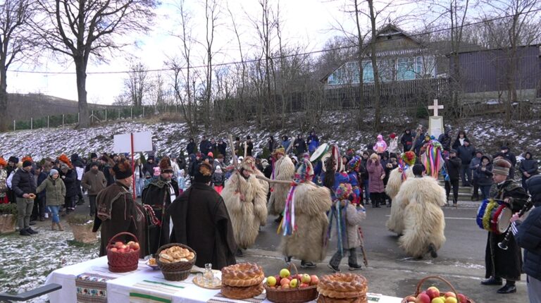 Festivalul de Datini și Obiceiuri de la Bunești, o sărbătoare a tradițiilor autentice în Ajun de Anul Nou: „Ne dorim ca aceste tradiții să rămână vii și să fie duse mai departe de copii și tineri”