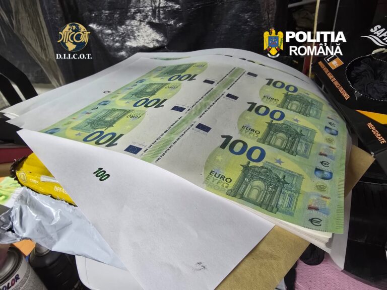 Aproximativ două milioane de euro falși au fost tipăriți la „fabrica de bani” de la Burla. Trei indivizi au fost reținuți de polițiști