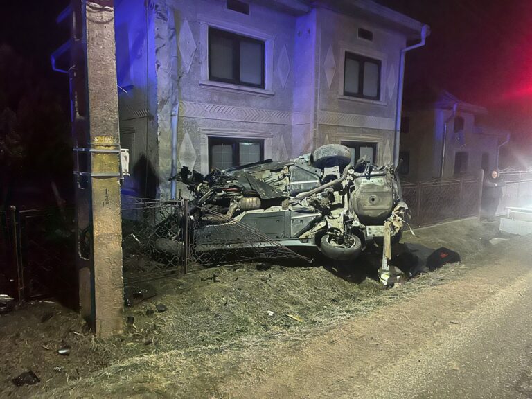 Un tânăr din Capu Câmpului a fost reținut pentru 24 de ore după ce a aterizat cu BMW-ul într-o clădire fiind sub influența alcoolului