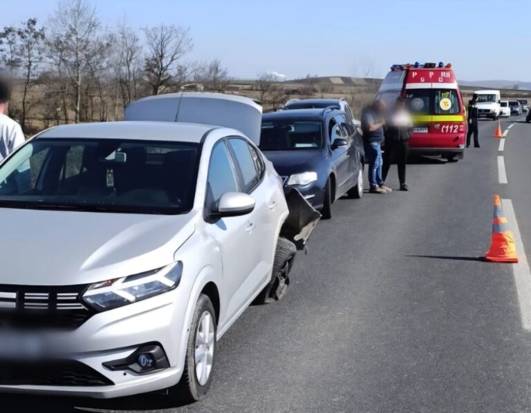 Accident produs pe centura Rădăuțiului după ce un șofer a frânat brusc pentru a evita o groapă