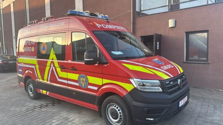 Primarul Viluț Mezdrea a anunțat că subunitatea de pompieri din Poiana Stampei a fost dotată cu o nouă ambulanță: „O ambulanță nouă va însemna intervenții mai rapide și mai multe vieți salvate”