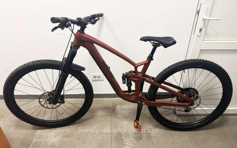 O bicicletă furată dn Germania a fost depistată într-un microbuz, în Vama Siret
