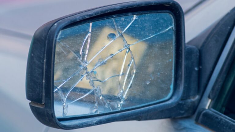 Tamponare produsă la Ciocănești de un șofer beat care s-a angajat cu BMW-ul într-o depășire