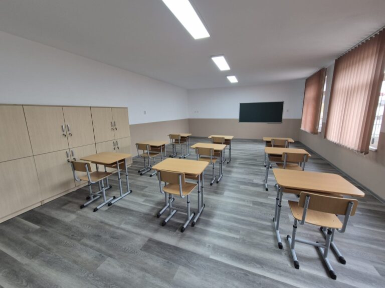 Școala Primară din comuna Frumosu a fost modernizată cu fonduri europene. Elevii se vor întoarce în băncile „noii” școli după Sărbătorile de Paște: „Ne dorim să oferim copiilor din comună cele mai bune condiții de studiu, la standarde europene”
