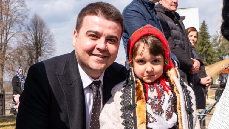 Gheorghe Șoldan, președintele CJ Suceava, a participat astăzi la hramul Mănăstirii Moldovița alături de sute de credincioși cu ocazia Praznicului Bunei Vestiri: „E o bucurie să fii în mijlocul comunităților care, în fiecare duminică, la fiecare sărbătoare sau liturghie, se adună la biserică”