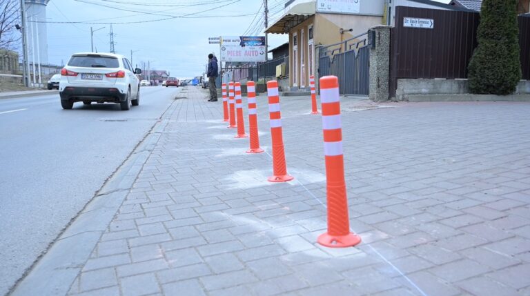 Sute de cetățeni din Sfântu Ilie, „sechestrați” după ce polițiștii au închis strada Vasile Gemeniuc: „Trebuie să ocolim câțiva kilometri, fără să știm de ce s-a luat această decizie”