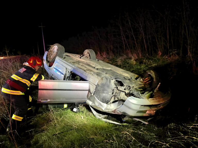 Un tânăr de 18 ani din Ulma a fost reținut de polițiști după ce a provocat un accident grav cu o mașină neînmatriculată și fără a avea permis