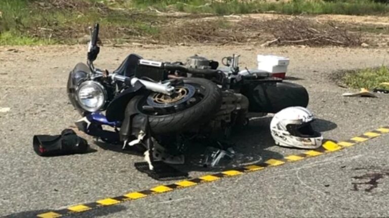 Un motociclist fără permis și cu o alcoolemie record a fost reținut de polițiști după ce a fost implicat într-un accident la Frasin