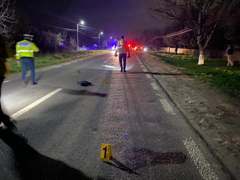Accident rutier la intrarea în satul Gropeni. O femeie de 57 de ani a fost lovită de o mașină după ce a coborât din autobuz