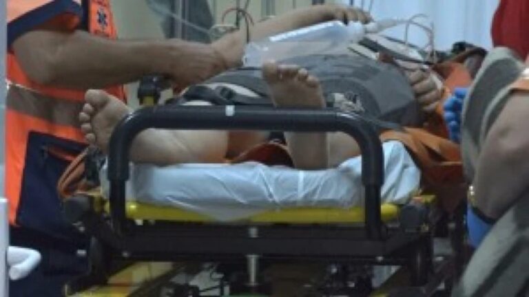 Un bărbat a ajuns în comă alcoolică la spital după ce a fost găsit căzut pe o stradă din Suceava