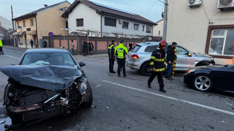 Carambol între trei autoturisme produs pe Calea Unirii din Suceava de un șofer beat