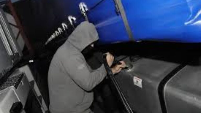 O gravidă și concubinul ei au furat sute de litri de motorină dintr-un depozit din Vatra Dornei cu sprijinul paznicului societății