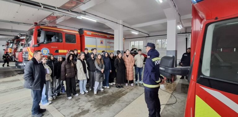 Pompierii suceveni au avut parte de întâlniri pline de energie și entuziasm cu elevii și preșcolarii din municipiul reședință de județ, în cadrul activităților dedicate educației pentru situații de urgență